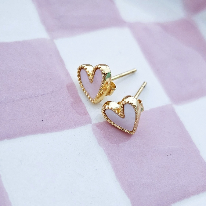 BRINCOS MINI CORAÇÃO MADREPÉROLA